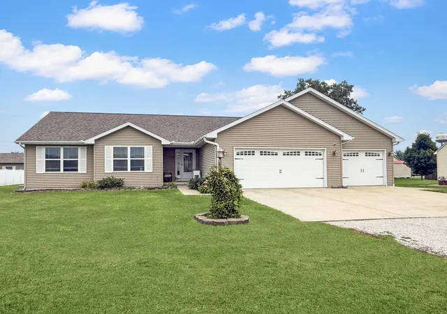 Photo 1 of Single family home for sale at 103 E Center St, Gifford, IL 61847 | MLS# 12749027 | Listing updated on 2026-10-06