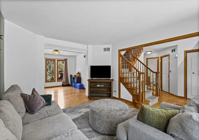 Photo 3 of Single family home for sale at 307 Cass St, Lemont, IL 60439 | MLS# 12749039 | Listing updated on 2026-10-29