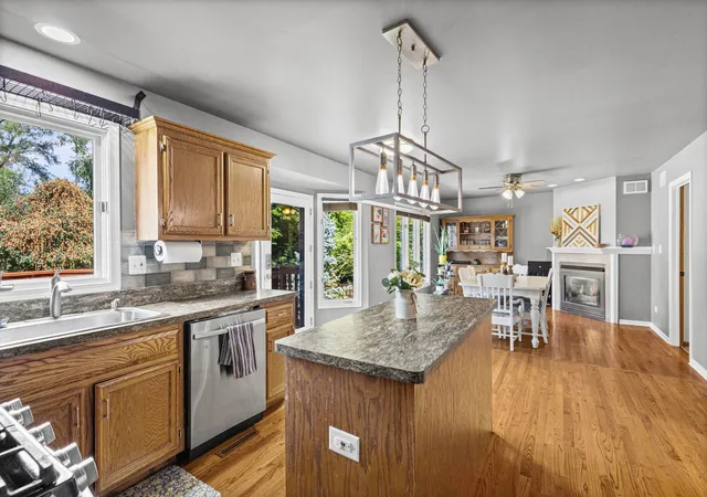 Photo 4 of Single family home for sale at 307 Cass St, Lemont, IL 60439 | MLS# 12749039 | Listing updated on 2026-09-14
