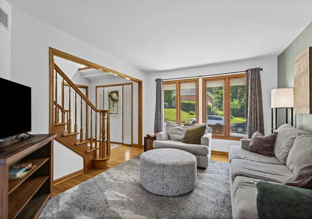 Photo 2 of Single family home for sale at 307 Cass St, Lemont, IL 60439 | MLS# 12749039 | Listing updated on 2026-10-29