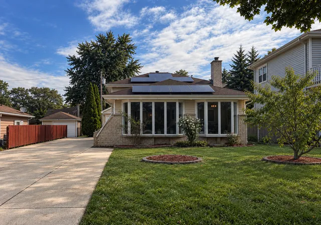 Single family home for sale at 139 N Hemlock Ave, Wood Dale, IL 60191 | MLS# 12749050