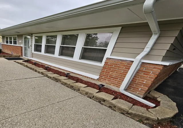Photo 3 of Single family home for sale at 412 Suwanee St, Park Forest, IL 60466 | MLS# 12749078 | Listing updated on 2026-09-21