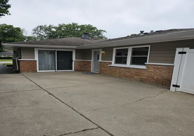 Photo 4 of Single family home for sale at 412 Suwanee St, Park Forest, IL 60466 | MLS# 12749078 | Listing updated on 2026-10-05