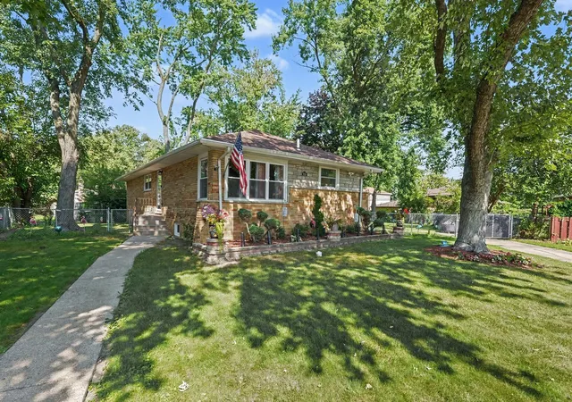 Photo 1 of Single family home for sale at 908 E 159th Place, South Holland, IL 60473 | MLS# 12749116 | Listing updated on 2026-09-12
