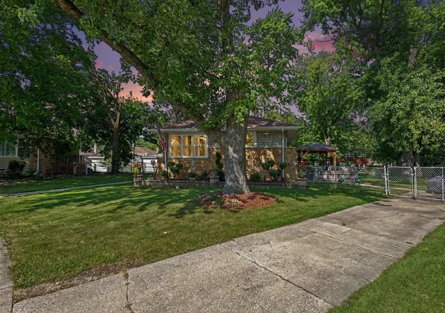 Photo 2 of Single family home for sale at 908 E 159th Place, South Holland, IL 60473 | MLS# 12749116 | Listing updated on 2026-09-12