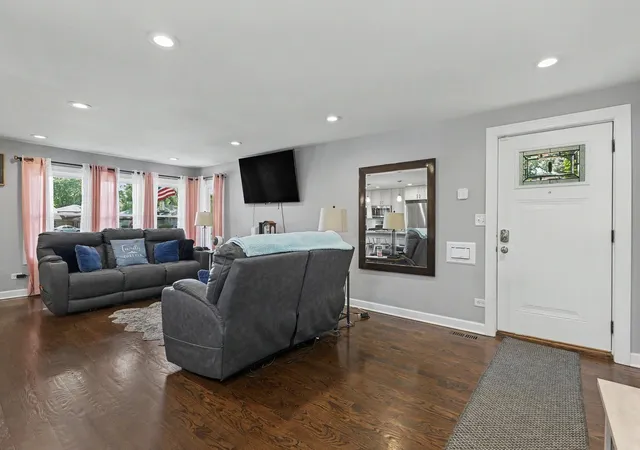 Photo 3 of Single family home for sale at 908 E 159th Place, South Holland, IL 60473 | MLS# 12749116 | Listing updated on 2026-09-12