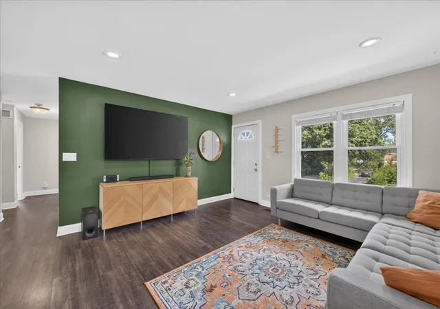 Photo 3 of Single family home for sale at 2921 Everglade Ave, Woodridge, IL 60517 | MLS# 12749128 | Listing updated on 2026-09-13