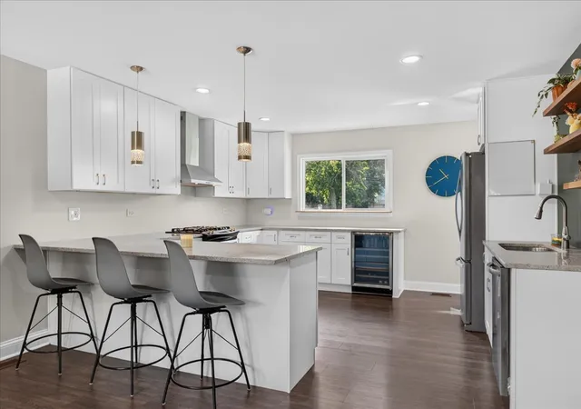 Photo 3 of Single family home for sale at 2921 Everglade Ave, Woodridge, IL 60517 | MLS# 12749128 | Listing updated on 2026-09-13