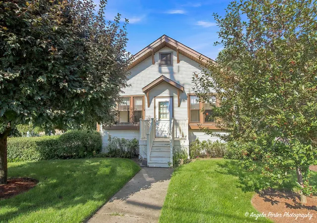Photo 1 of Single family home for sale at 204 N Archer Ave, Mundelein, IL 60060 | MLS# 12749142 | Listing updated on 2026-09-26