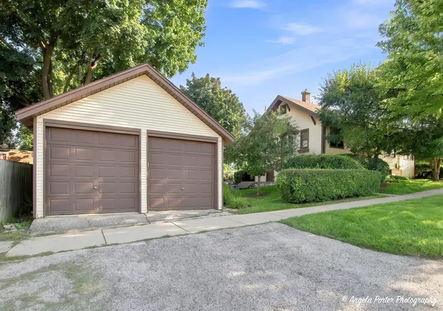 Photo 2 of Single family home for sale at 204 N Archer Ave, Mundelein, IL 60060 | MLS# 12749142 | Listing updated on 2026-09-26