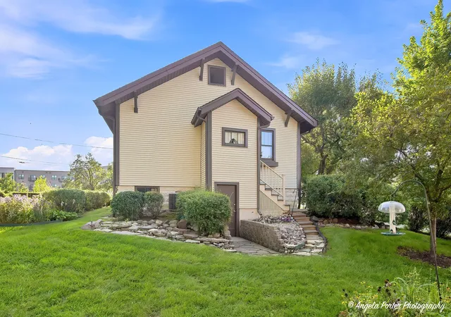 Photo 4 of Single family home for sale at 204 N Archer Ave, Mundelein, IL 60060 | MLS# 12749142 | Listing updated on 2026-10-29