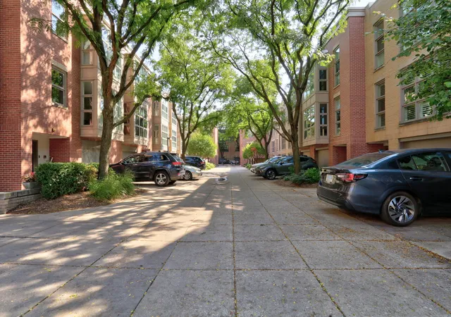 Photo 3 of Townhouse for sale at 2331 N Wayne Ave, Chicago, IL 60614 | MLS# 12749153 | Listing updated on 2026-09-11