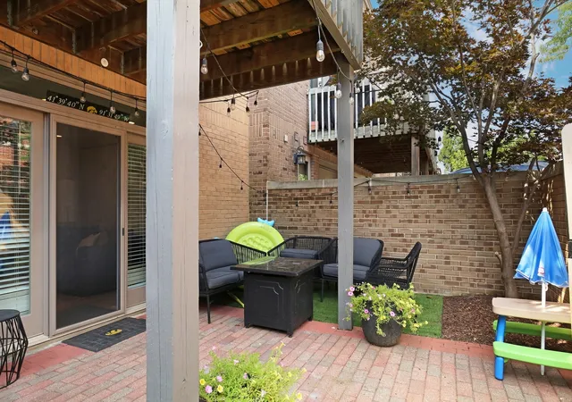 Listing Photo 5 - Condo for sale at Lakewood Commons, Unit 2331 N Wayne Ave, Lakewood Commons, Chicago, IL 60614 | Built Year: 1980-1991