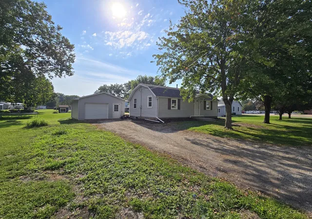 Single family home for sale at 506 SW 10th Avenue, Aledo, IL 61231 | MLS# 12749170