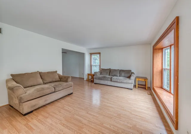 Photo 4 of Single family home for sale at 1602 Larson Ave, St. Charles, IL 60174 | MLS# 12749175 | Listing updated on 2026-09-24