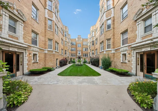 Photo 1 of Sale Pending at 241 Washington Blvd #1A, Oak Park, IL 60302 | MLS# 12749185 | Listing updated on 2026-09-23