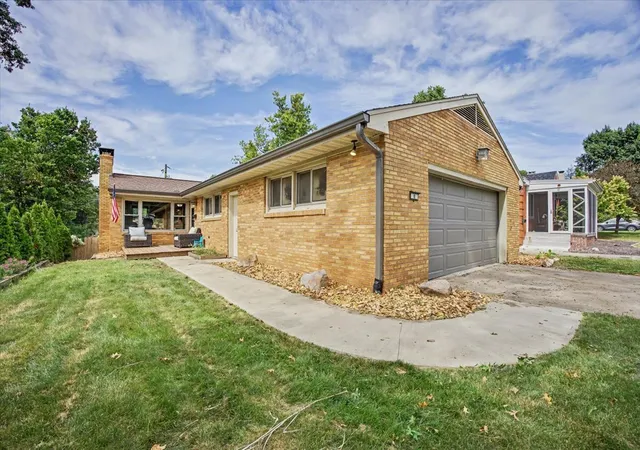 Photo 2 of Single family home for sale at 8 Briarwood Ave, Bloomington, IL 61701 | MLS# 12749191 | Listing updated on 2026-09-15