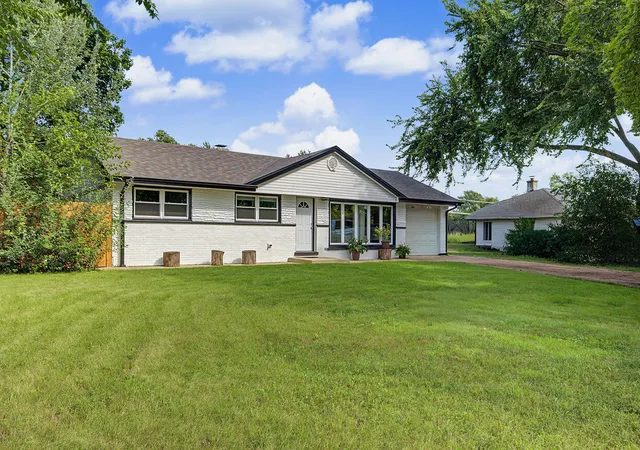 Photo 2 of Sale Pending at 403 Springsouth Rd, Schaumburg, IL 60193 | MLS# 12749208 | Listing updated on 2026-09-20