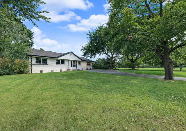 Photo 3 of Sale Pending at 403 Springsouth Rd, Schaumburg, IL 60193 | MLS# 12749208 | Listing updated on 2026-09-20