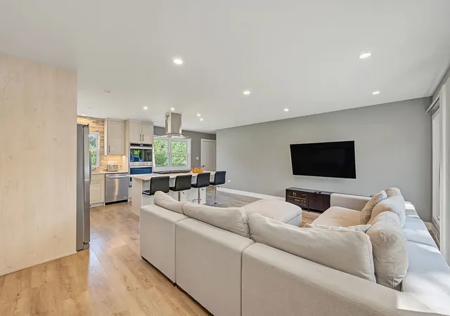 Photo 3 of Sale Pending at 403 Springsouth Rd, Schaumburg, IL 60193 | MLS# 12749208 | Listing updated on 2026-09-20