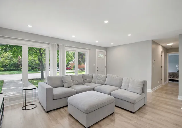 Photo 4 of Sale Pending at 403 Springsouth Rd, Schaumburg, IL 60193 | MLS# 12749208 | Listing updated on 2026-09-20