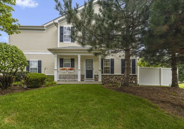 Photo 2 of Townhouse for sale at 2702 Kendall Xing, Mc Henry, IL 60051 | MLS# 12749235 | Listing updated on 2026-10-22