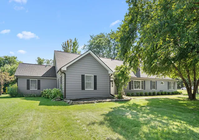 Photo 2 of Single family home for sale at 1195 Longmeadow Rd, Northbrook, IL 60062 | MLS# 12749241 | Listing updated on 2026-09-14
