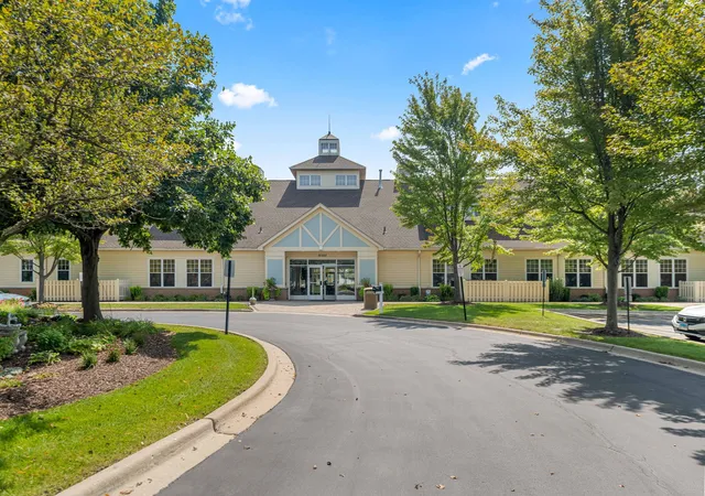 Listing Photo 4 - Condo for sale in building located at 16310 Crescent Lake Dr, Crest Hill, IL 60403 - Unit #16310