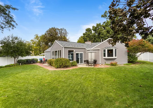Photo 4 of Single family home for sale at 4 Magnolia Ct, Savoy, IL 61874 | MLS# 12749244 | Listing updated on 2026-10-07