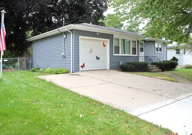 Photo 2 of Sale Pending at 576 Elm St, Hampshire, IL 60140 | MLS# 12749275 | Listing updated on 2026-10-07