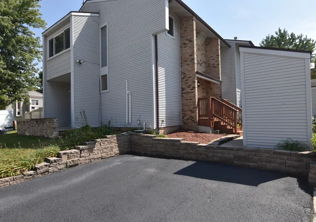 Photo 2 of Townhouse for sale at 843 Oakside Ln, University Park, IL 60484 | MLS# 12749287 | Listing updated on 2026-09-22