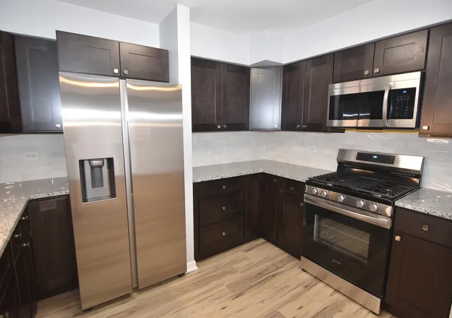 Photo 3 of Townhouse for sale at 843 Oakside Ln, University Park, IL 60484 | MLS# 12749287 | Listing updated on 2026-09-22