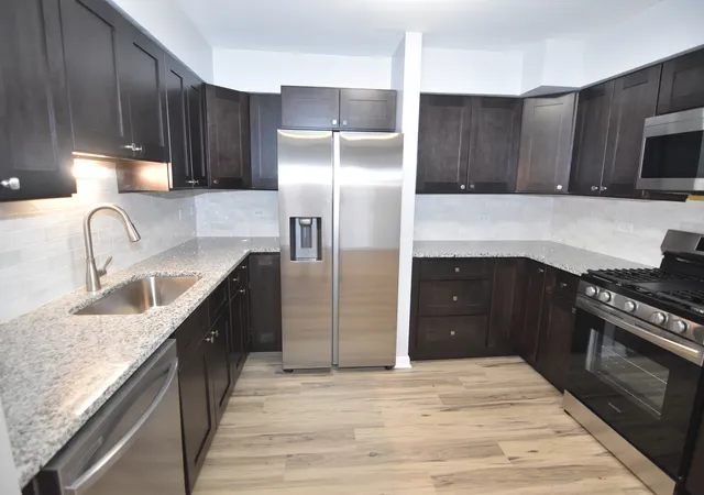 Photo 4 of Townhouse for sale at 843 Oakside Ln, University Park, IL 60484 | MLS# 12749287 | Listing updated on 2026-09-22