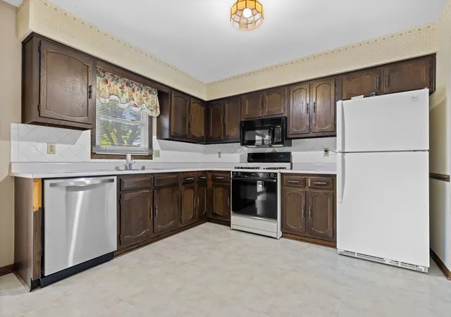 Photo 3 of Sale Pending at 601 Windfield Ln, Machesney Park, IL 61115 | MLS# 12749289 | Listing updated on 2026-09-19