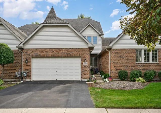 Photo 2 of Townhouse for sale at 13866 Steeples Rd, Lemont, IL 60439 | MLS# 12749302 | Listing updated on 2026-09-14