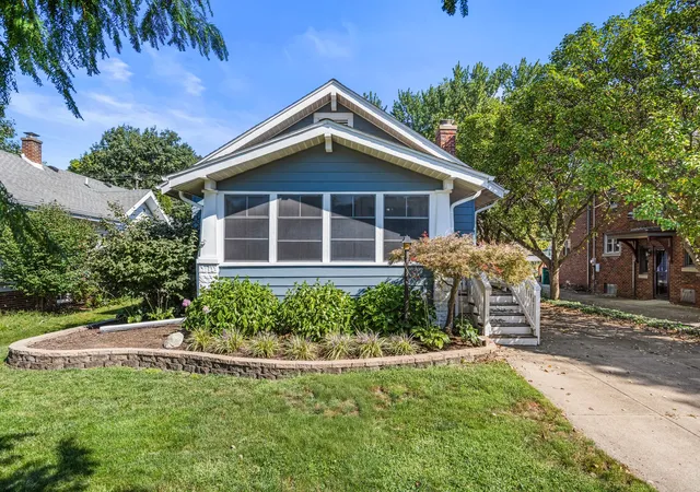 Photo 2 of Single family home for sale at 922 W Daniel St, Champaign, IL 61821 | MLS# 12749323 | Listing updated on 2026-09-23
