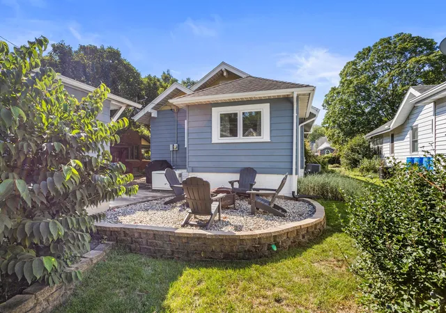 Photo 3 of Single family home for sale at 922 W Daniel St, Champaign, IL 61821 | MLS# 12749323 | Listing updated on 2026-09-23
