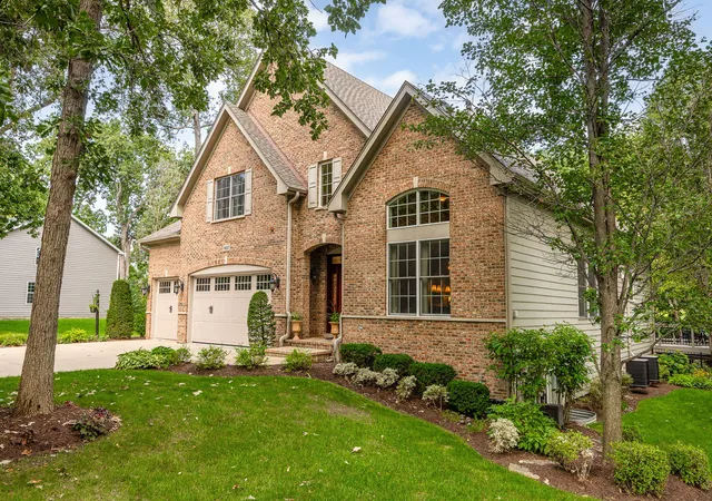 Photo 3 of Single family home for sale at 1657 Hickory Dr, Hoffman Estates, IL 60192 | MLS# 12749325 | Listing updated on 2026-09-13