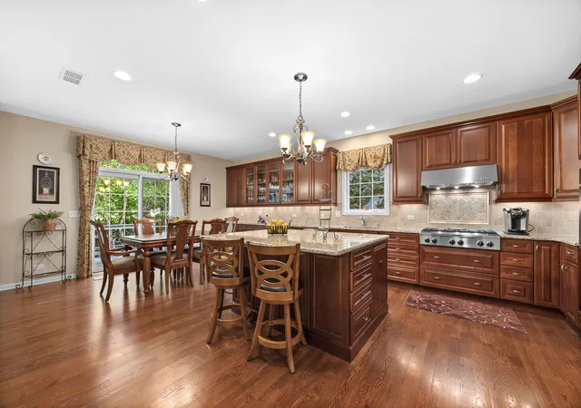 Photo 4 of Single family home for sale at 1657 Hickory Dr, Hoffman Estates, IL 60192 | MLS# 12749325 | Listing updated on 2026-09-13