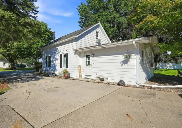 Photo 34 of Sale Pending at 201 W 19th Avenue, Coal Valley, IL 61240 | MLS# 12749333 | Listing updated on 2026-09-14