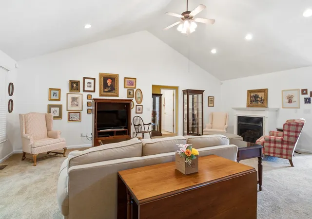 Photo 3 of Single family home for sale at 1815 Colonial Dr, Marion, IL 62959 | MLS# 12749344 | Listing updated on 2026-09-14