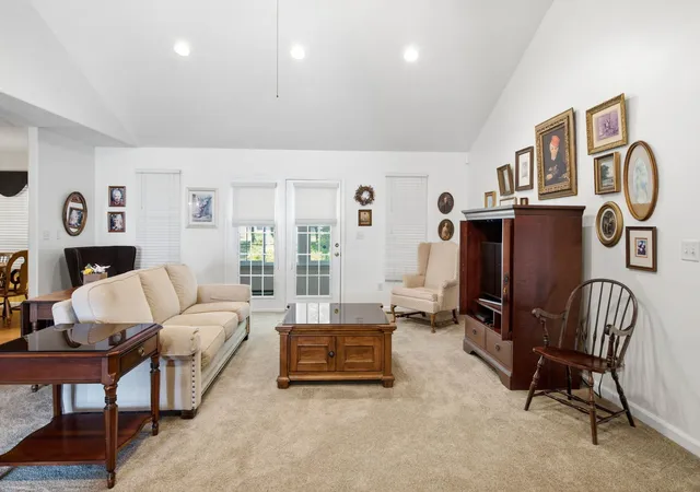 Photo 4 of Single family home for sale at 1815 Colonial Dr, Marion, IL 62959 | MLS# 12749344 | Listing updated on 2026-10-16