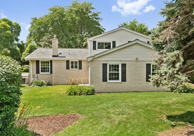 Photo 3 of Single family home for sale at 1554 Chickasaw Dr, Naperville, IL 60563 | MLS# 12749347 | Listing updated on 2026-10-20