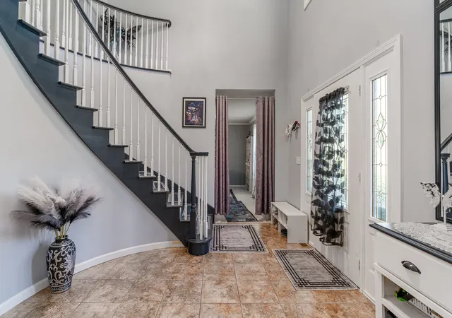 Photo 4 of Single family home for sale at 100 Oakview Rd, Carbondale, IL 62901 | MLS# 12749351 | Listing updated on 2026-09-09