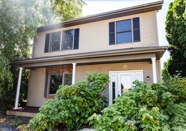 Photo 2 of Single family home for sale at 101 W Chippewa St, Dwight, IL 60420 | MLS# 12749358 | Listing updated on 2026-10-12