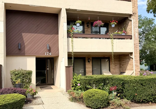 Photo 1 of Condo for sale at 174 E Springbrook Dr #1B, Bloomingdale, IL 60108 | MLS# 12749359 | Listing updated on 2026-09-15
