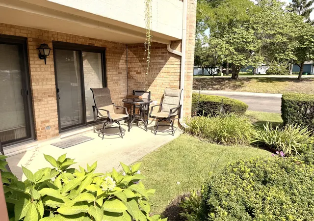Photo 2 of Condo for sale at 174 E Springbrook Dr #1B, Bloomingdale, IL 60108 | MLS# 12749359 | Listing updated on 2026-09-14