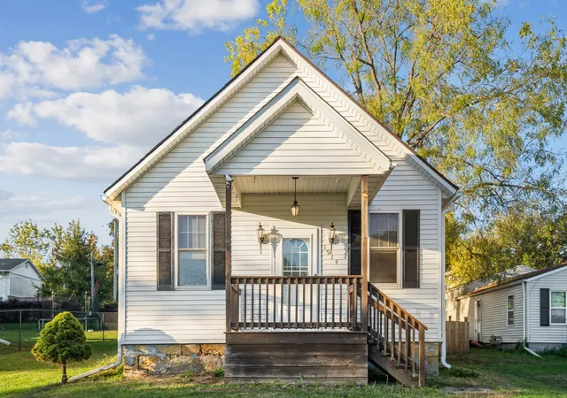 Single family home for sale at 1914 14th Avenue S, Clinton, IA 52732 | MLS# 12749383