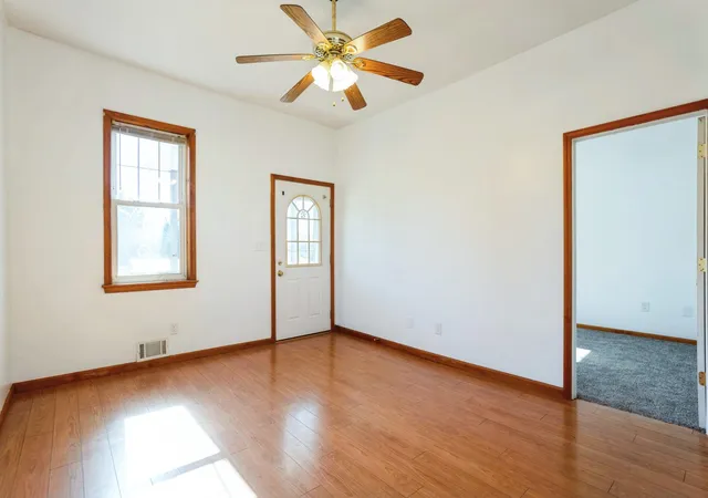 Photo 3 of Single family home for sale at 1914 14th Avenue S, Clinton, IA 52732 | MLS# 12749383 | Listing updated on 2026-10-23
