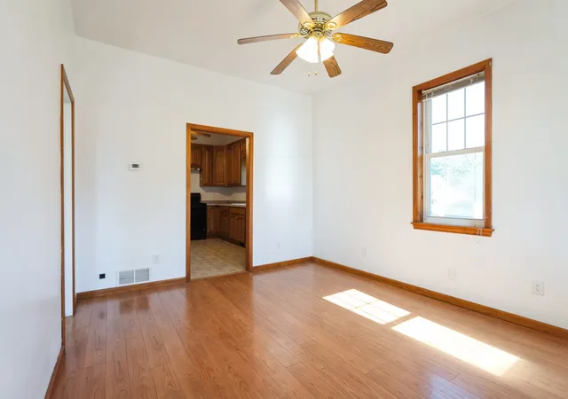 Photo 4 of Single family home for sale at 1914 14th Avenue S, Clinton, IA 52732 | MLS# 12749383 | Listing updated on 2026-10-23